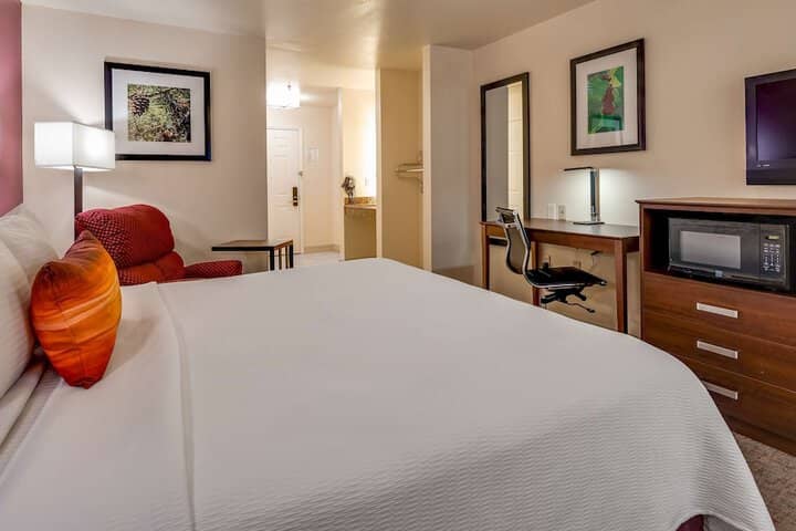 Room 6 of 25