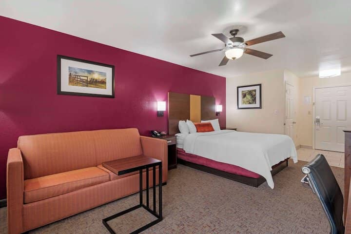 Room 9 of 25