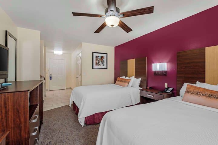 Room 11 of 25