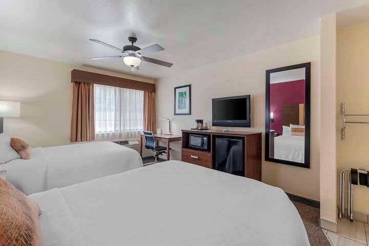 Room 12 of 25