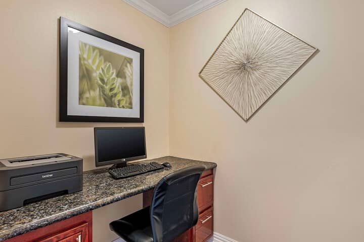 Business Center 24 of 25